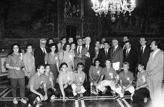 Incontro del Presidente della Repubblica Francesco Cossiga con l'on. Francesco De Lorenzo, ministro della Sanità, gli organizzatori e i collaboratori del Giffoni Film Festival, per la consegna al Presidente della Repubblica del Premio "François Truffaut"