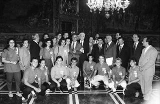 Incontro del Presidente della Repubblica Francesco Cossiga con l'on. Francesco De Lorenzo, ministro della Sanità, gli organizzatori e i collaboratori del Giffoni Film Festival, per la consegna al Presidente della Repubblica del Premio "François Truffaut"