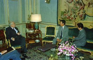 Incontro del Presidente della Repubblica Francesco Cossiga con Zimei e Mu Fangshun, corrispondenti a Roma del quotidiano &quot;Guangming Ribao&quot; di Pechino
