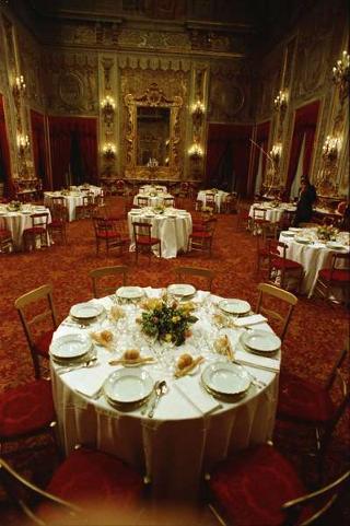 Pranzo in onore di una rappresentanza di partecipanti all'VIII Assemblea generale ordinaria del Sinodo dei Vescovi