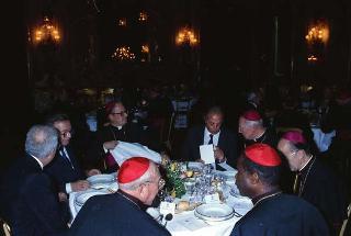 Pranzo in onore di una rappresentanza di partecipanti all'VIII Assemblea generale ordinaria del Sinodo dei Vescovi