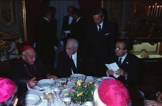 Pranzo in onore di una rappresentanza di partecipanti all'VIII Assemblea generale ordinaria del Sinodo dei Vescovi