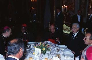 Pranzo in onore di una rappresentanza di partecipanti all'VIII Assemblea generale ordinaria del Sinodo dei Vescovi