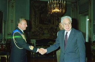 Il Presidente della Repubblica Francesco Cossiga riceve per la visita di congedo il Capitano di  Vascello Giuseppe Farneti, Consigliere militare aggiunto per la Marina