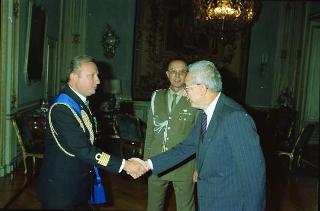 Il Presidente della Repubblica Francesco Cossiga riceve per la visita di congedo il Capitano di  Vascello Giuseppe Farneti, Consigliere militare aggiunto per la Marina