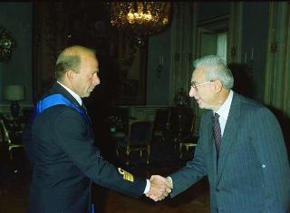 Il Presidente della Repubblica Francesco Cossiga riceve il Capitano di Vascello Alfredo Saitto, nuovo Consigliere militare aggiunto per la Marina
