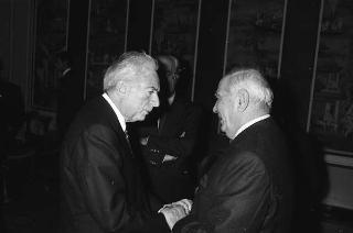 Il Presidente della Repubblica Francesco Cossiga riceve l'on.Virginio Rognoni, ministro della difesa, con Mario Tassone, presidente del Comitato di parlamentari per l'innovazione tecnologica, ed una delegazione del COPIT