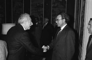Il Presidente della Repubblica Francesco Cossiga riceve l'on.Virginio Rognoni, ministro della difesa, con Mario Tassone, presidente del Comitato di parlamentari per l'innovazione tecnologica, ed una delegazione del COPIT