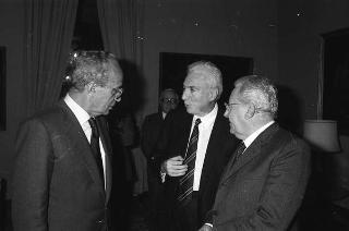 Il Presidente della Repubblica Francesco Cossiga riceve l'on.Virginio Rognoni, ministro della difesa, con Mario Tassone, presidente del Comitato di parlamentari per l'innovazione tecnologica, ed una delegazione del COPIT