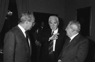 Il Presidente della Repubblica Francesco Cossiga riceve l'on.Virginio Rognoni, ministro della difesa, con Mario Tassone, presidente del Comitato di parlamentari per l'innovazione tecnologica, ed una delegazione del COPIT
