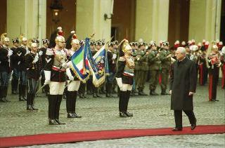 Cerimonia del cambio di denominazione del Comando carabinieri guardie del Presidente della Repubblica in "Reggimento Carabinieri Guardie della Repubblica" e deposizione di una corona d'alloro, da parte del Presidente della Repubblica, sulla Tomba del Milite Ignoto