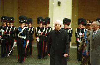 Cerimonia del cambio di denominazione del Comando carabinieri guardie del Presidente della Repubblica in "Reggimento Carabinieri Guardie della Repubblica" e deposizione di una corona d'alloro, da parte del Presidente della Repubblica, sulla Tomba del Milite Ignoto