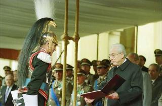 Cerimonia del cambio di denominazione del Comando carabinieri guardie del Presidente della Repubblica in "Reggimento Carabinieri Guardie della Repubblica" e deposizione di una corona d'alloro, da parte del Presidente della Repubblica, sulla Tomba del Milite Ignoto