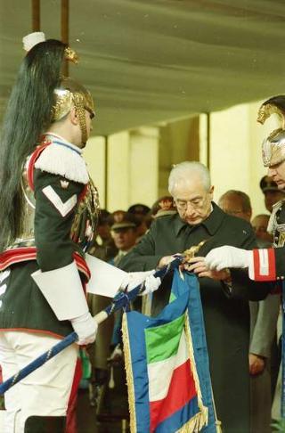 Cerimonia del cambio di denominazione del Comando carabinieri guardie del Presidente della Repubblica in "Reggimento Carabinieri Guardie della Repubblica" e deposizione di una corona d'alloro, da parte del Presidente della Repubblica, sulla Tomba del Milite Ignoto