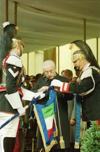 Cerimonia del cambio di denominazione del Comando carabinieri guardie del Presidente della Repubblica in "Reggimento Carabinieri Guardie della Repubblica" e deposizione di una corona d'alloro, da parte del Presidente della Repubblica, sulla Tomba del Milite Ignoto
