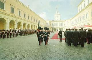 Cerimonia del cambio di denominazione del Comando carabinieri guardie del Presidente della Repubblica in "Reggimento Carabinieri Guardie della Repubblica" e deposizione di una corona d'alloro, da parte del Presidente della Repubblica, sulla Tomba del Milite Ignoto