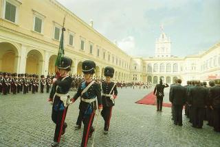 Cerimonia del cambio di denominazione del Comando carabinieri guardie del Presidente della Repubblica in "Reggimento Carabinieri Guardie della Repubblica" e deposizione di una corona d'alloro, da parte del Presidente della Repubblica, sulla Tomba del Milite Ignoto