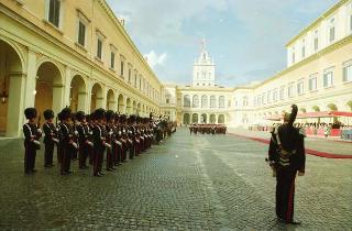 Cerimonia del cambio di denominazione del Comando carabinieri guardie del Presidente della Repubblica in "Reggimento Carabinieri Guardie della Repubblica" e deposizione di una corona d'alloro, da parte del Presidente della Repubblica, sulla Tomba del Milite Ignoto