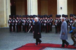Cerimonia del cambio di denominazione del Comando carabinieri guardie del Presidente della Repubblica in "Reggimento Carabinieri Guardie della Repubblica" e deposizione di una corona d'alloro, da parte del Presidente della Repubblica, sulla Tomba del Milite Ignoto