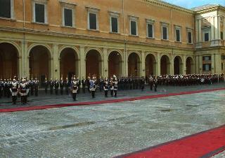 Cerimonia del cambio di denominazione del Comando carabinieri guardie del Presidente della Repubblica in "Reggimento Carabinieri Guardie della Repubblica" e deposizione di una corona d'alloro, da parte del Presidente della Repubblica, sulla Tomba del Milite Ignoto