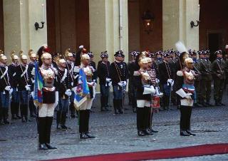 Cerimonia del cambio di denominazione del Comando carabinieri guardie del Presidente della Repubblica in "Reggimento Carabinieri Guardie della Repubblica" e deposizione di una corona d'alloro, da parte del Presidente della Repubblica, sulla Tomba del Milite Ignoto