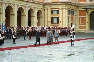 Cerimonia del cambio di denominazione del Comando carabinieri guardie del Presidente della Repubblica in "Reggimento Carabinieri Guardie della Repubblica" e deposizione di una corona d'alloro, da parte del Presidente della Repubblica, sulla Tomba del Milite Ignoto