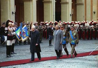 Cerimonia del cambio di denominazione del Comando carabinieri guardie del Presidente della Repubblica in "Reggimento Carabinieri Guardie della Repubblica" e deposizione di una corona d'alloro, da parte del Presidente della Repubblica, sulla Tomba del Milite Ignoto