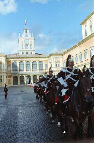 Cerimonia del cambio di denominazione del Comando carabinieri guardie del Presidente della Repubblica in "Reggimento Carabinieri Guardie della Repubblica" e deposizione di una corona d'alloro, da parte del Presidente della Repubblica, sulla Tomba del Milite Ignoto