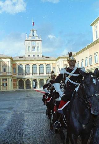 Cerimonia del cambio di denominazione del Comando carabinieri guardie del Presidente della Repubblica in "Reggimento Carabinieri Guardie della Repubblica" e deposizione di una corona d'alloro, da parte del Presidente della Repubblica, sulla Tomba del Milite Ignoto