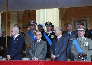 Cerimonia del cambio di denominazione del Comando carabinieri guardie del Presidente della Repubblica in "Reggimento Carabinieri Guardie della Repubblica" e deposizione di una corona d'alloro, da parte del Presidente della Repubblica, sulla Tomba del Milite Ignoto