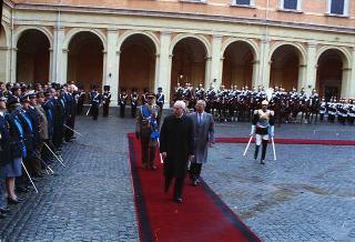 Cerimonia del cambio di denominazione del Comando carabinieri guardie del Presidente della Repubblica in "Reggimento Carabinieri Guardie della Repubblica" e deposizione di una corona d'alloro, da parte del Presidente della Repubblica, sulla Tomba del Milite Ignoto