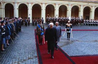 Cerimonia del cambio di denominazione del Comando carabinieri guardie del Presidente della Repubblica in "Reggimento Carabinieri Guardie della Repubblica" e deposizione di una corona d'alloro, da parte del Presidente della Repubblica, sulla Tomba del Milite Ignoto