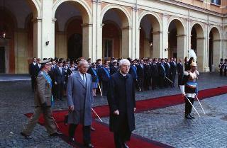 Cerimonia del cambio di denominazione del Comando carabinieri guardie del Presidente della Repubblica in "Reggimento Carabinieri Guardie della Repubblica" e deposizione di una corona d'alloro, da parte del Presidente della Repubblica, sulla Tomba del Milite Ignoto