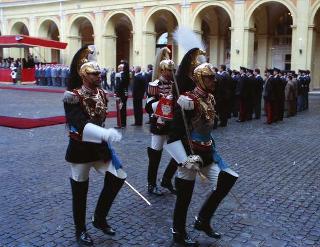 Cerimonia del cambio di denominazione del Comando carabinieri guardie del Presidente della Repubblica in "Reggimento Carabinieri Guardie della Repubblica" e deposizione di una corona d'alloro, da parte del Presidente della Repubblica, sulla Tomba del Milite Ignoto