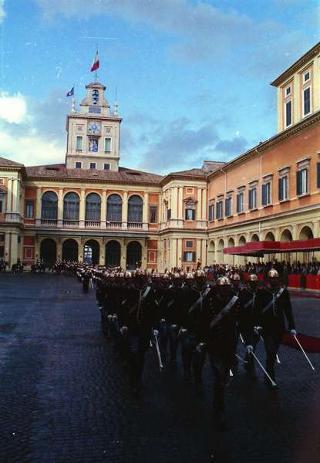Cerimonia del cambio di denominazione del Comando carabinieri guardie del Presidente della Repubblica in "Reggimento Carabinieri Guardie della Repubblica" e deposizione di una corona d'alloro, da parte del Presidente della Repubblica, sulla Tomba del Milite Ignoto