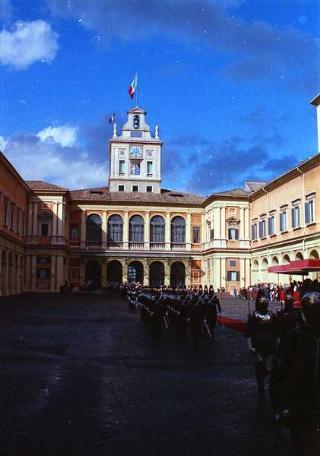Cerimonia del cambio di denominazione del Comando carabinieri guardie del Presidente della Repubblica in "Reggimento Carabinieri Guardie della Repubblica" e deposizione di una corona d'alloro, da parte del Presidente della Repubblica, sulla Tomba del Milite Ignoto