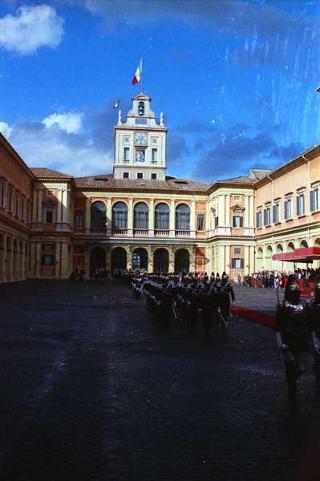 Cerimonia del cambio di denominazione del Comando carabinieri guardie del Presidente della Repubblica in "Reggimento Carabinieri Guardie della Repubblica" e deposizione di una corona d'alloro, da parte del Presidente della Repubblica, sulla Tomba del Milite Ignoto