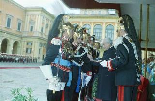 Cerimonia del cambio di denominazione del Comando carabinieri guardie del Presidente della Repubblica in "Reggimento Carabinieri Guardie della Repubblica" e deposizione di una corona d'alloro, da parte del Presidente della Repubblica, sulla Tomba del Milite Ignoto