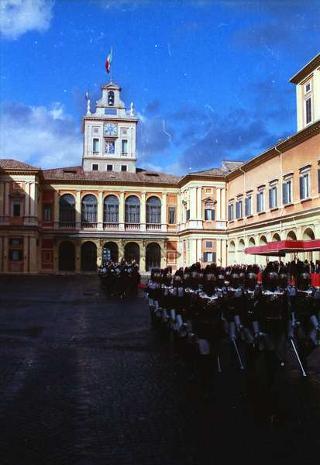 Cerimonia del cambio di denominazione del Comando carabinieri guardie del Presidente della Repubblica in "Reggimento Carabinieri Guardie della Repubblica" e deposizione di una corona d'alloro, da parte del Presidente della Repubblica, sulla Tomba del Milite Ignoto