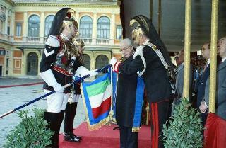 Cerimonia del cambio di denominazione del Comando carabinieri guardie del Presidente della Repubblica in "Reggimento Carabinieri Guardie della Repubblica" e deposizione di una corona d'alloro, da parte del Presidente della Repubblica, sulla Tomba del Milite Ignoto
