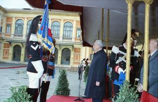 Cerimonia del cambio di denominazione del Comando carabinieri guardie del Presidente della Repubblica in "Reggimento Carabinieri Guardie della Repubblica" e deposizione di una corona d'alloro, da parte del Presidente della Repubblica, sulla Tomba del Milite Ignoto