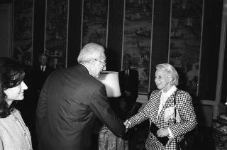 Il Presidente della Repubblica Francesco Cossiga incontra la signora Jeanne Sauvè, ex Governatore generale del Canada, con Alan William Sullivan, ambasciatore del Canada a Roma