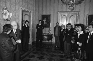 Il Presidente della Repubblica Francesco Cossiga incontra Bernardo Razzotti, presidente dell'Associazione donatori di sangue di Lanciano, con una delegazione di donatori frentani