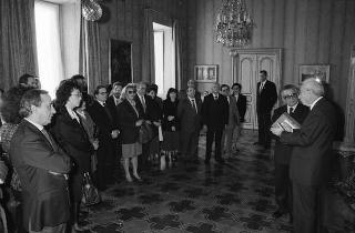 Il Presidente della Repubblica Francesco Cossiga incontra Bernardo Razzotti, presidente dell'Associazione donatori di sangue di Lanciano, con una delegazione di donatori frentani