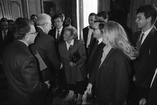 Il Presidente della Repubblica Francesco Cossiga incontra Bernardo Razzotti, presidente dell'Associazione donatori di sangue di Lanciano, con una delegazione di donatori frentani