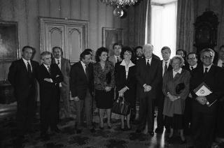 Il Presidente della Repubblica Francesco Cossiga incontra Bernardo Razzotti, presidente dell'Associazione donatori di sangue di Lanciano, con una delegazione di donatori frentani