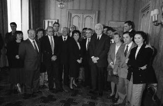 Il Presidente della Repubblica Francesco Cossiga incontra Bernardo Razzotti, presidente dell'Associazione donatori di sangue di Lanciano, con una delegazione di donatori frentani