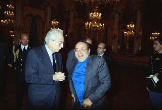 Il Presidente della Repubblica Francesco Cossiga riceve in udienza Carlo Orlandini, presidente dell'Associazione per lo sviluppo professionale degli handicappati nel campo dell'informatica, con una delegazione di allievi e ex allievi dell'Istituto