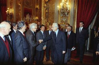 Il Presidente della Repubblica Francesco Cossiga riceve in udienza Carlo Orlandini, presidente dell'Associazione per lo sviluppo professionale degli handicappati nel campo dell'informatica, con una delegazione di allievi e ex allievi dell'Istituto