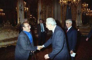 Il Presidente della Repubblica Francesco Cossiga riceve in udienza Carlo Orlandini, presidente dell'Associazione per lo sviluppo professionale degli handicappati nel campo dell'informatica, con una delegazione di allievi e ex allievi dell'Istituto